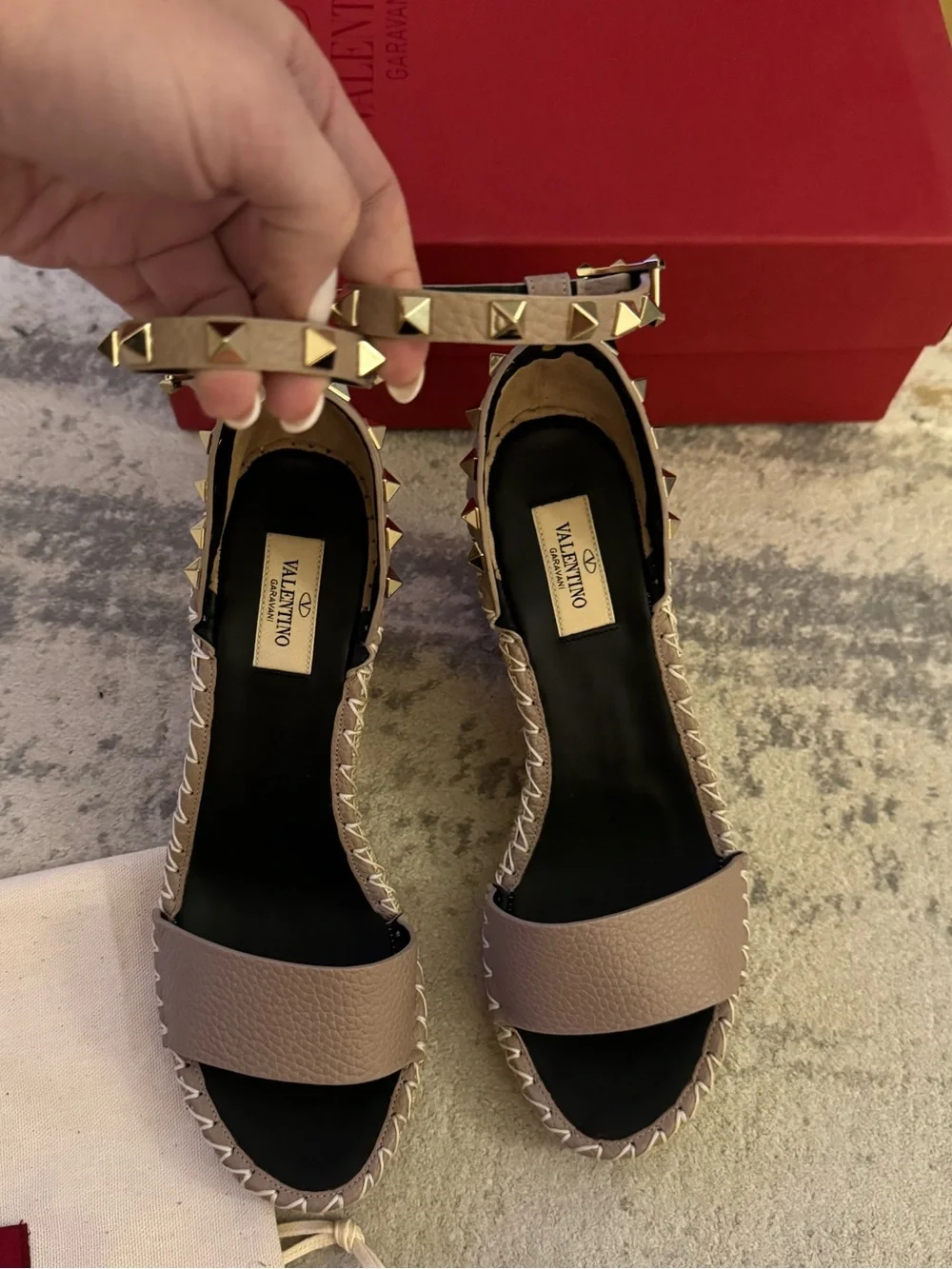 🆕 Valentino Garavani Double Rockstud Grainy Calfskin Sandal 105 MM Espadrilles